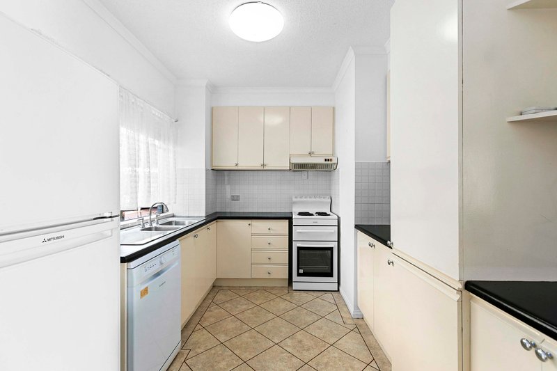 Photo - 1/3 Beach Road, Pialba QLD 4655 - Image 5
