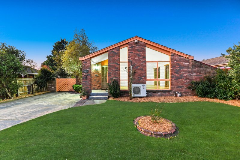 13 Beckington Crescent, Hampton Park VIC 3976