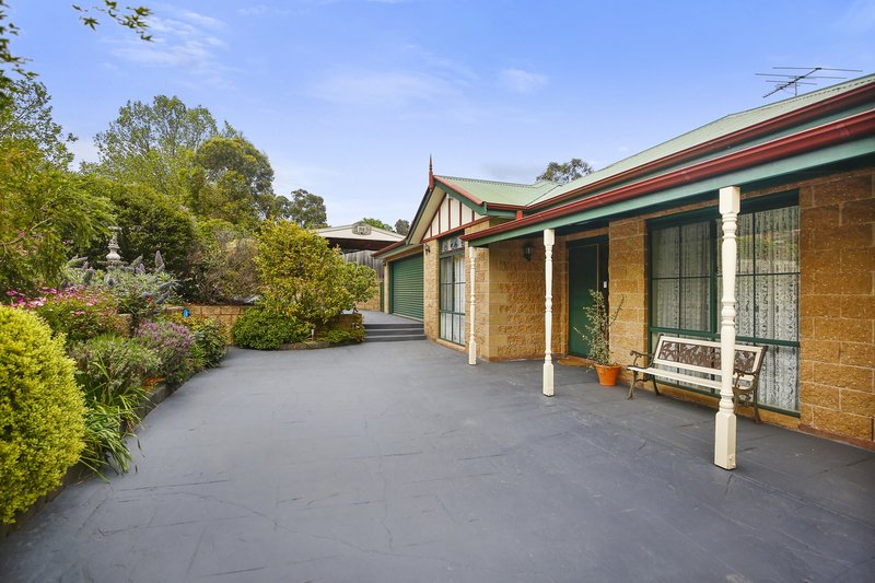 13 Belair Close, Seville VIC 3139