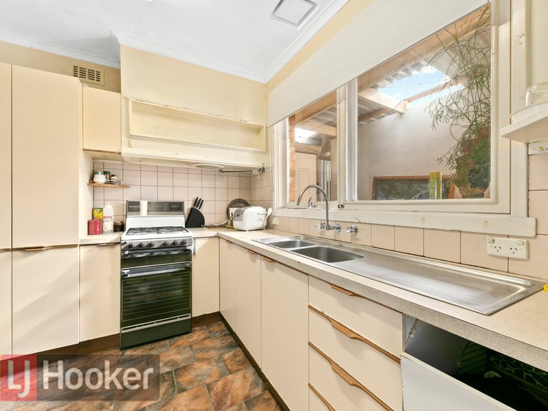 Photo - 13 Belmont Crt , Springvale VIC 3171 - Image 4