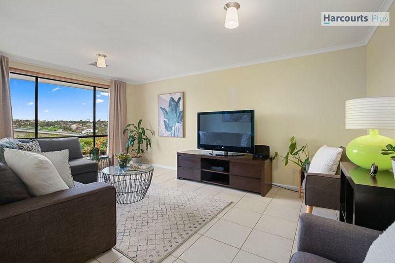 Photo - 13 Berringa Street, Hallett Cove SA 5158 - Image 3