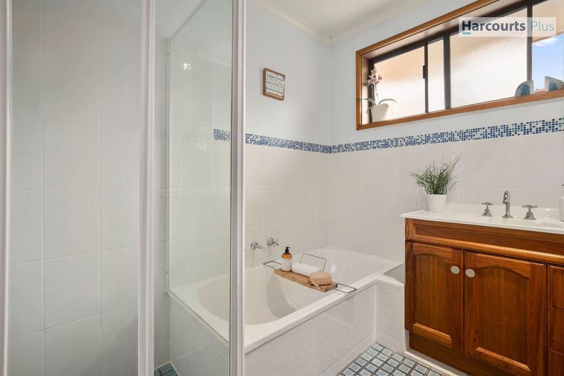 Photo - 13 Berringa Street, Hallett Cove SA 5158 - Image 10