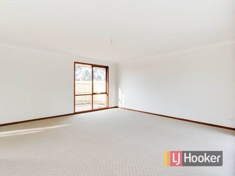 Photo - 13 Blackwood Drive, Hampton Park VIC 3976 - Image 3