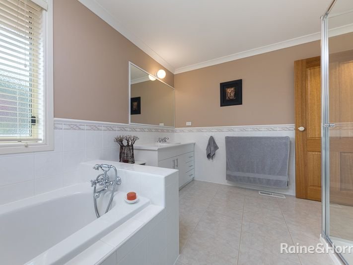 Photo - 13 Bluebush Court, Sunbury VIC 3429 - Image 21