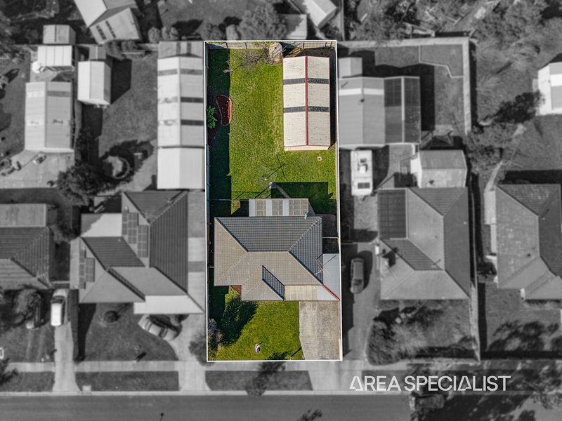 Photo - 13 Bluegrass Crescent, Pakenham VIC 3810 - Image 4