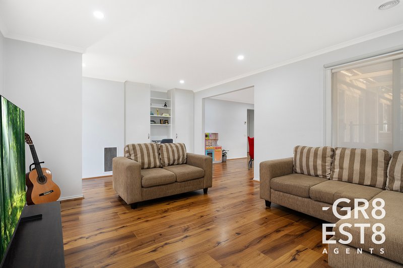 Photo - 13 Bookham Way, Cranbourne West VIC 3977 - Image 4