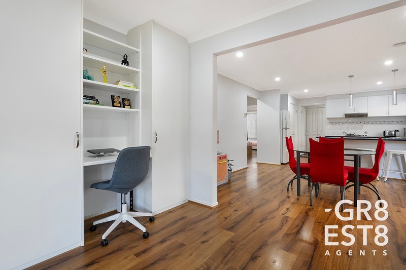 Photo - 13 Bookham Way, Cranbourne West VIC 3977 - Image 5