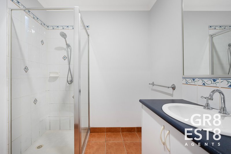 Photo - 13 Bookham Way, Cranbourne West VIC 3977 - Image 11