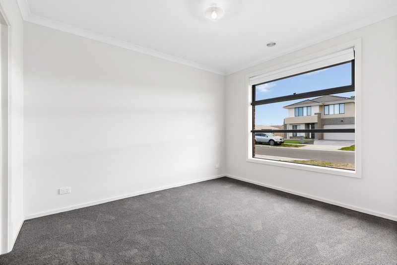 Photo - 13 Botany Way, Pakenham VIC 3810 - Image 8