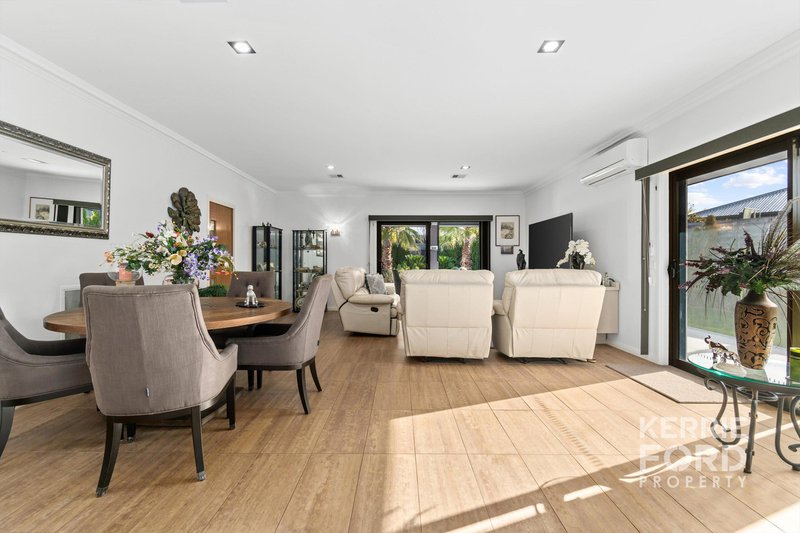 Photo - 13 Bradman Boulevard, Traralgon VIC 3844 - Image 11