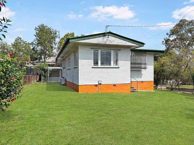 Photo - 13 Brisbane Road, Dinmore QLD 4303 - Image 3