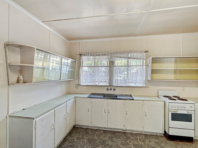 Photo - 13 Brisbane Road, Dinmore QLD 4303 - Image 8