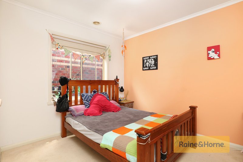 Photo - 1/3 Bronton Close, Kurunjang VIC 3337 - Image 7