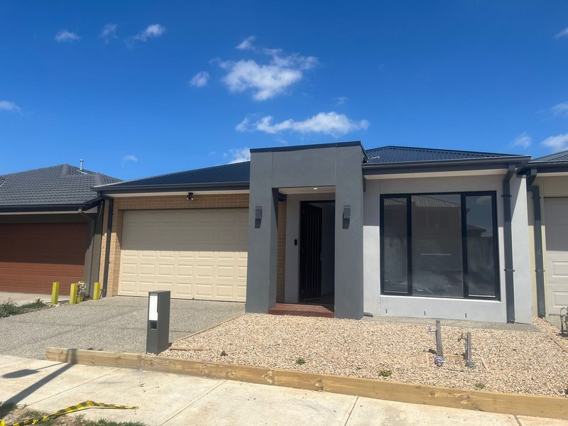 13 Brushton Street, Manor Lakes VIC 3024