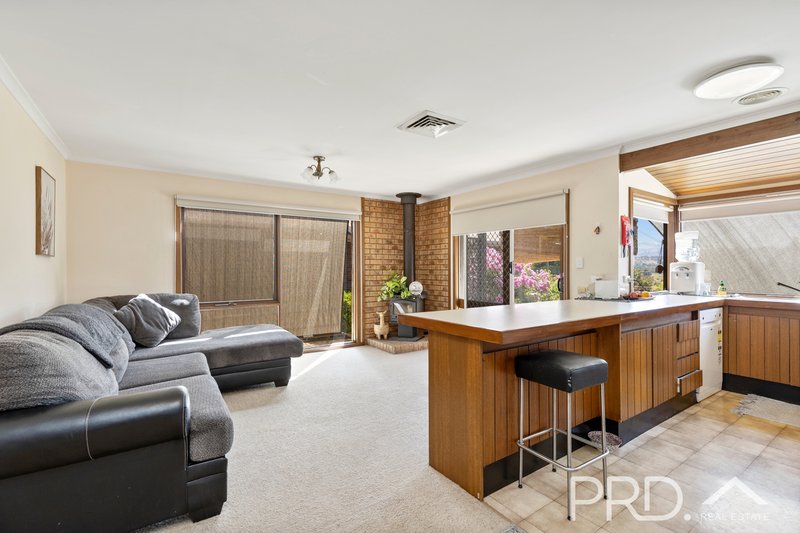 Photo - 13 Bundara Crescent, Tumut NSW 2720 - Image 4