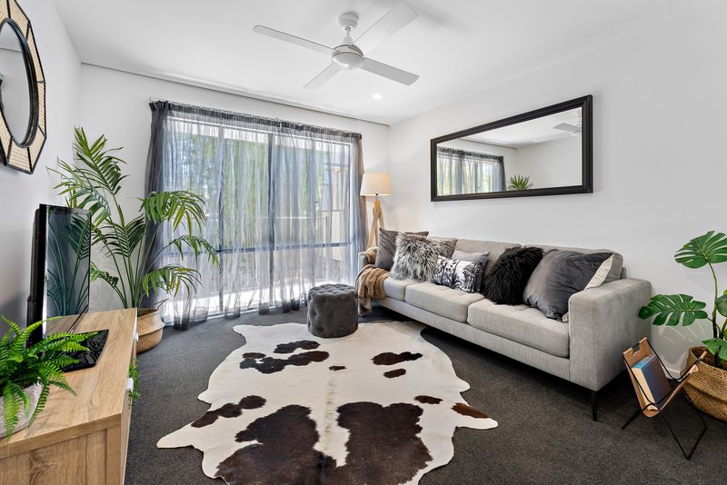 Photo - 13 Burgallby Road, Springwood QLD 4127 - Image 15