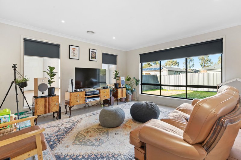 Photo - 13 Bush Street, Manor Lakes VIC 3024 - Image 7