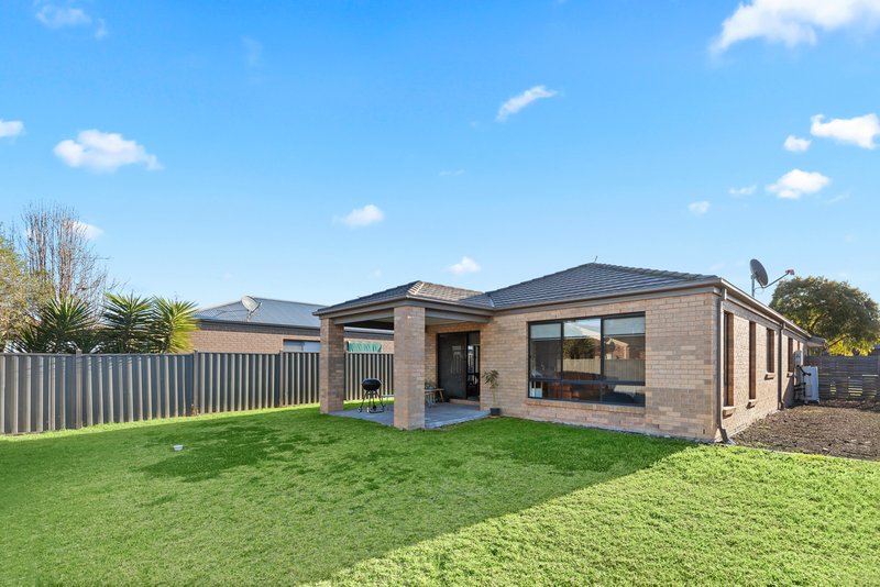 Photo - 13 Bush Street, Manor Lakes VIC 3024 - Image 11