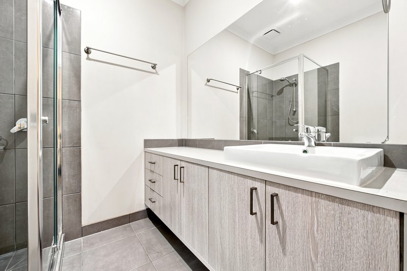 Photo - 13 Cadillac Street, Cranbourne East VIC 3977 - Image 3
