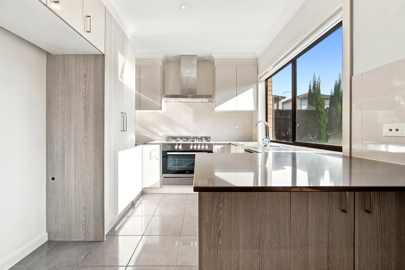 Photo - 13 Cadillac Street, Cranbourne East VIC 3977 - Image 7