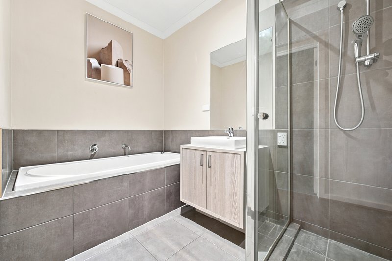 Photo - 13 Cadillac Street, Cranbourne East VIC 3977 - Image 11