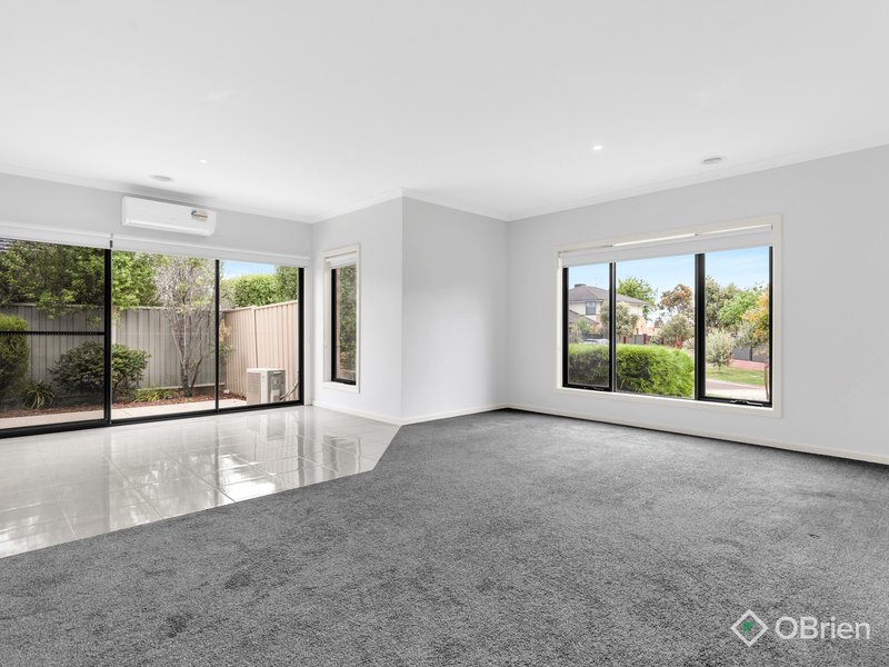 Photo - 1/3 Cadiz Way, Point Cook VIC 3030 - Image 3