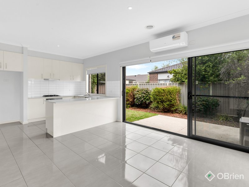 Photo - 1/3 Cadiz Way, Point Cook VIC 3030 - Image 4