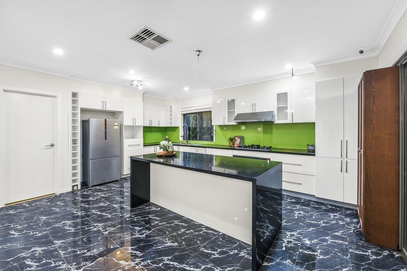 Photo - 13 Cafardi Boulevard, Keysborough VIC 3173 - Image 8