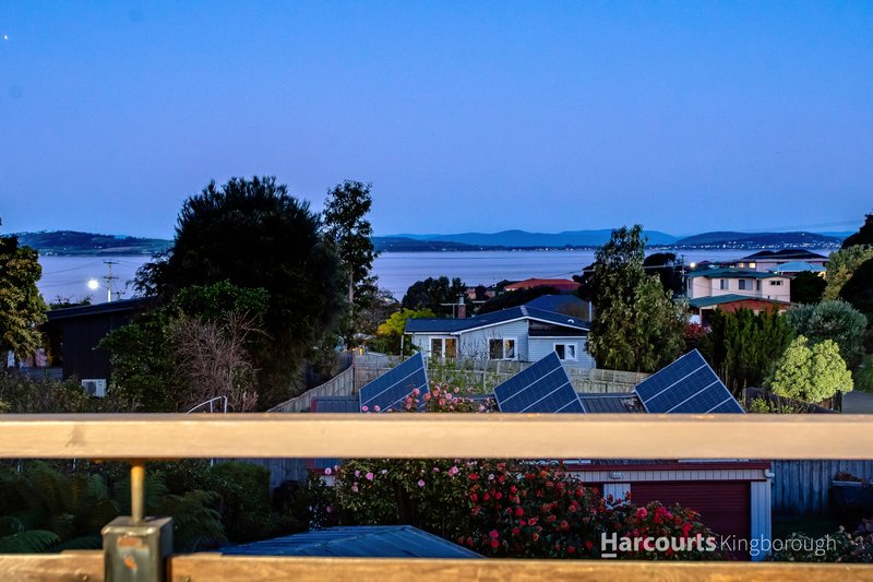 Photo - 13 Calder Crescent, Blackmans Bay TAS 7052 - Image 12