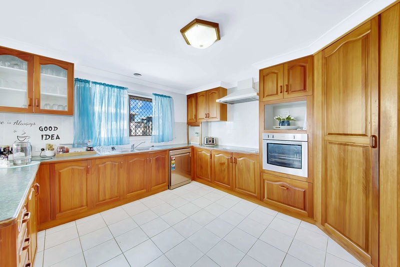 Photo - 13 Caledon Street, Tannum Sands QLD 4680 - Image 3