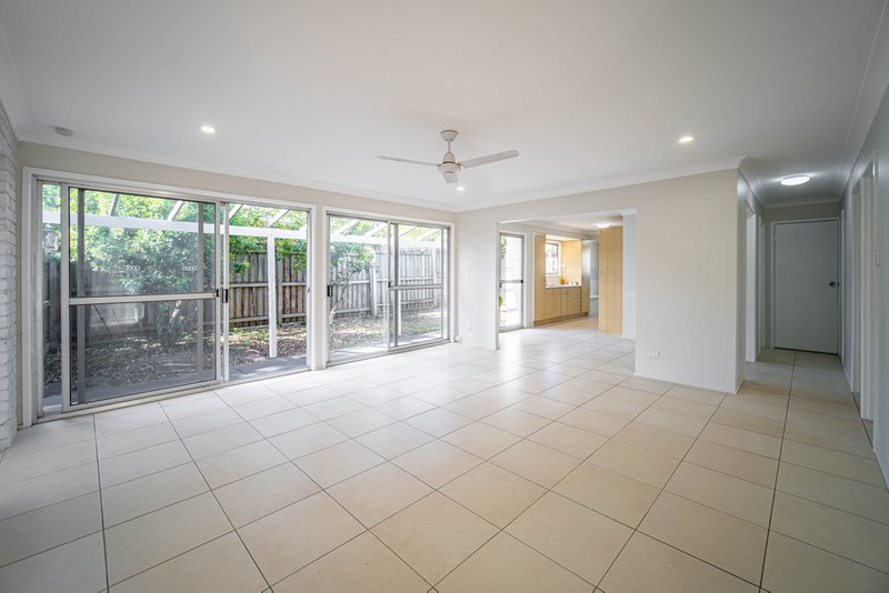 Photo - 13 Caloola Drive, Springwood QLD 4127 - Image 6