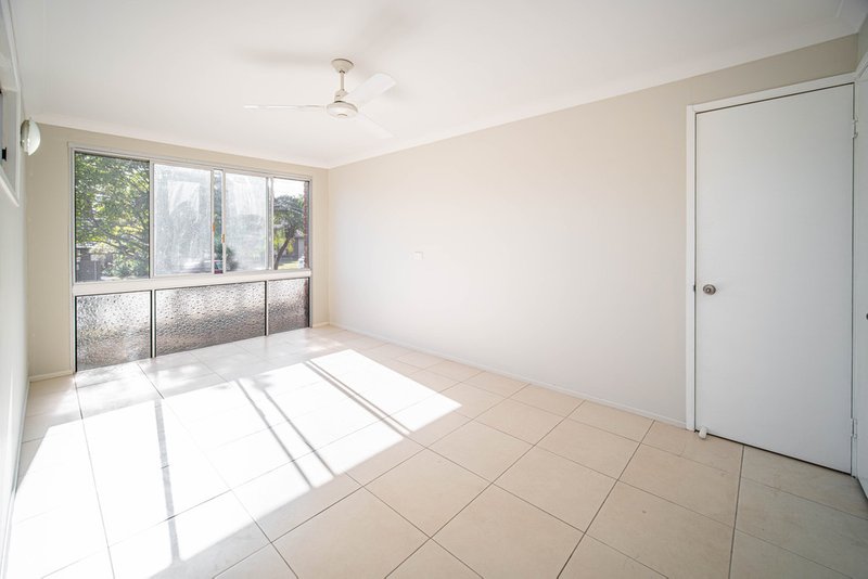 Photo - 13 Caloola Drive, Springwood QLD 4127 - Image 11