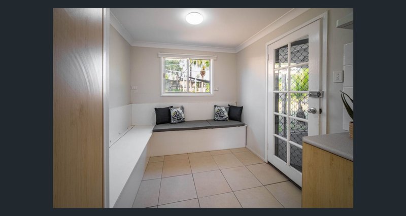 Photo - 13 Caloola Drive, Springwood QLD 4127 - Image 4