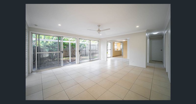 Photo - 13 Caloola Drive, Springwood QLD 4127 - Image 8