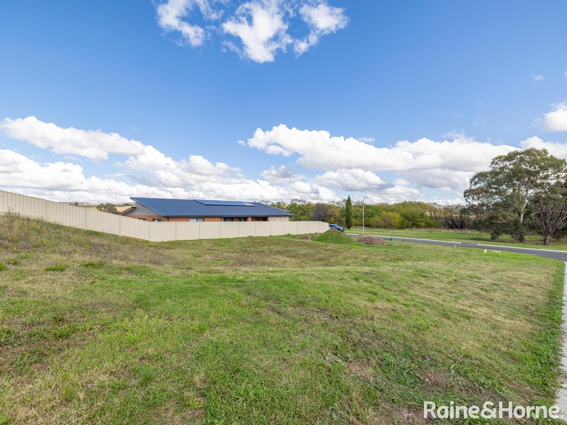 13 Campbell Close, Llanarth NSW 2795