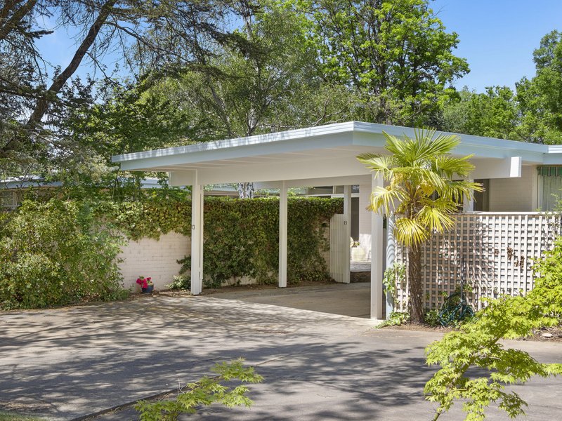 Photo - 13 Canterbury Crescent, Deakin ACT 2600 - Image 3