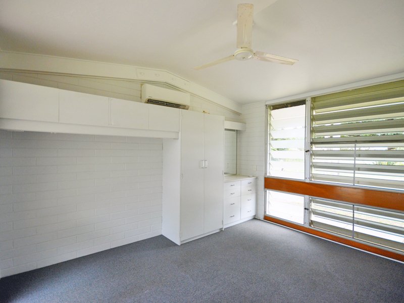 Photo - 13 Carcoola Ct , Rocky Point QLD 4874 - Image 10