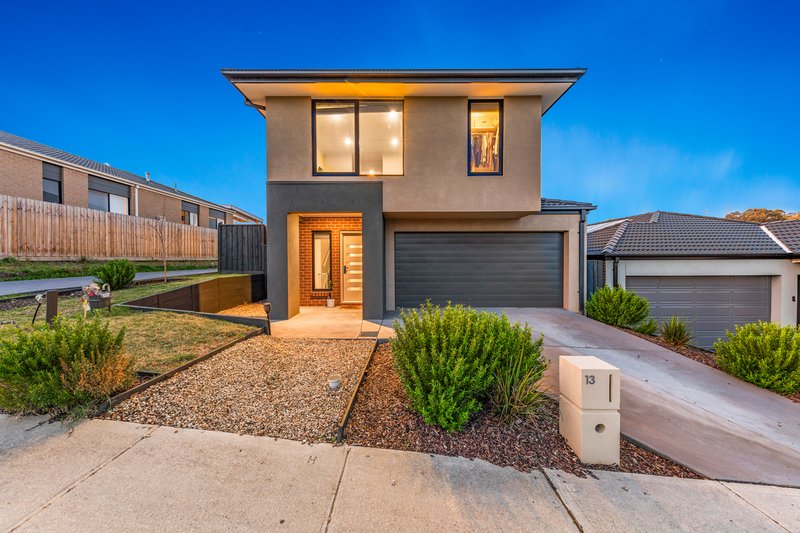 13 Carey Crescent, Pakenham VIC 3810