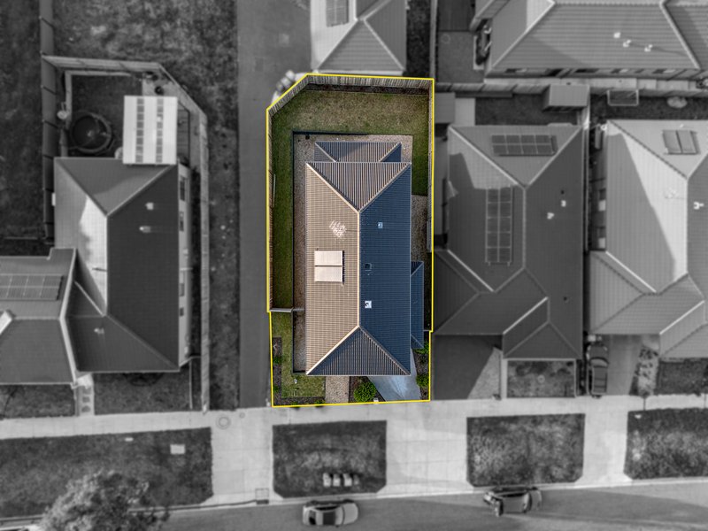 Photo - 13 Carey Crescent, Pakenham VIC 3810 - Image 23