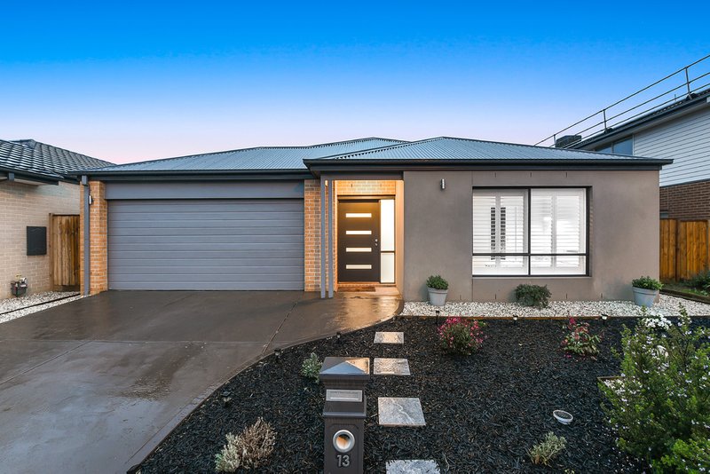 13 Carisbrooke Way, Clyde North VIC 3978