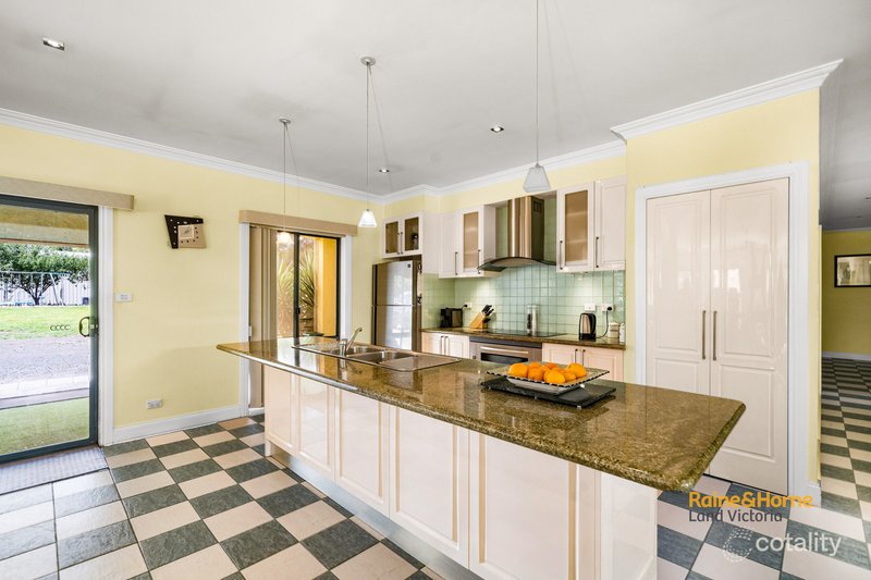 Photo - 13 Carney Court, Beveridge VIC 3753 - Image 6