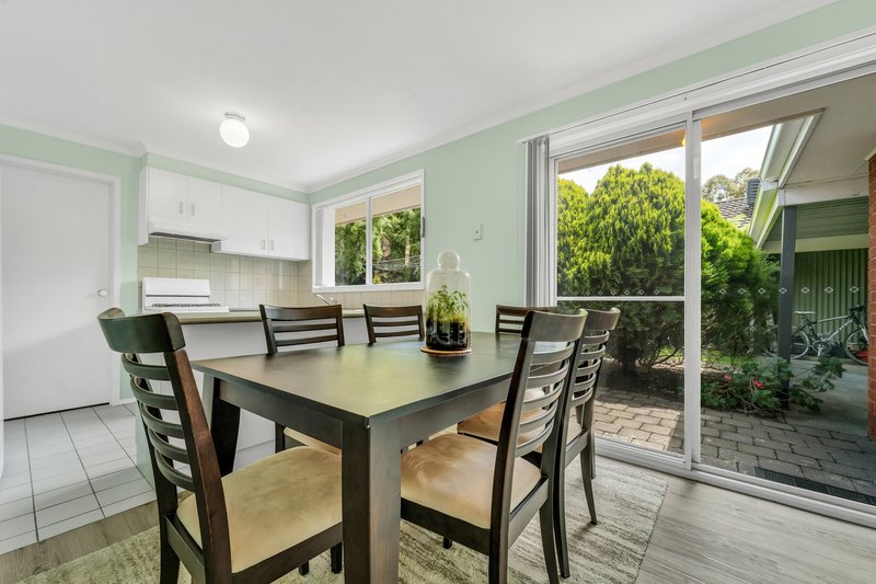 Photo - 13 Cashmore Place, Roxburgh Park VIC 3064 - Image 5