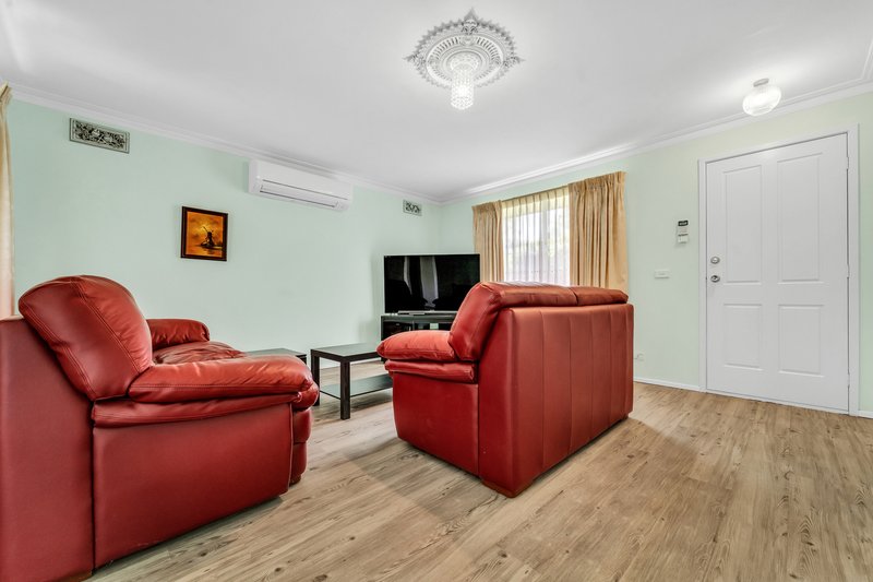 Photo - 13 Cashmore Place, Roxburgh Park VIC 3064 - Image 6