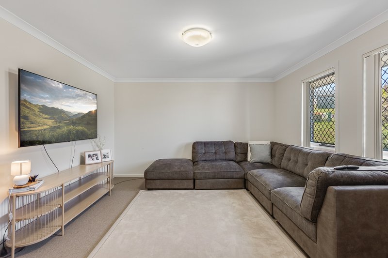 Photo - 13 Cassidy Terrace, Mount Kynoch QLD 4350 - Image 5