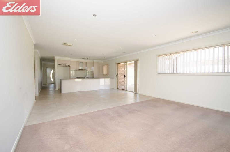 Photo - 13 Castleton Street, Wodonga VIC 3690 - Image 5