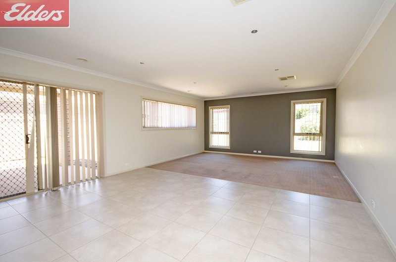 Photo - 13 Castleton Street, Wodonga VIC 3690 - Image 7