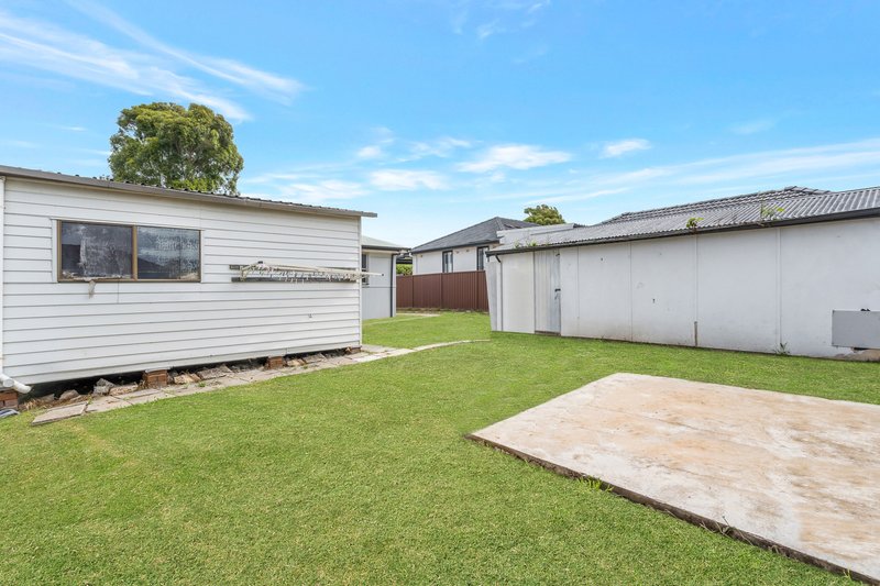 Photo - 13 Catherine Avenue, Lurnea NSW 2170 - Image 15