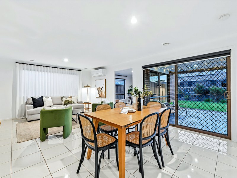 Photo - 13 Caversham Drive, Pakenham VIC 3810 - Image 5