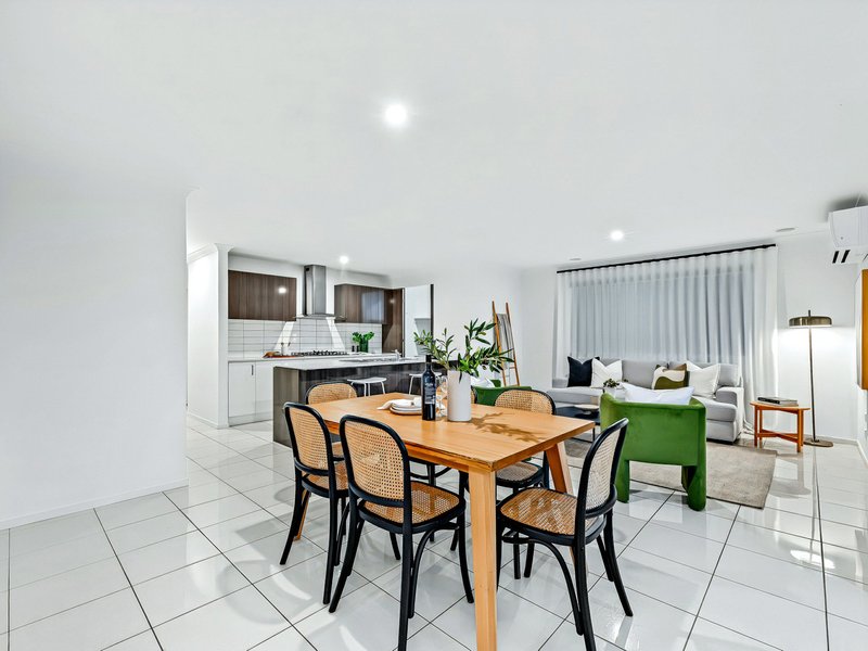 Photo - 13 Caversham Drive, Pakenham VIC 3810 - Image 6