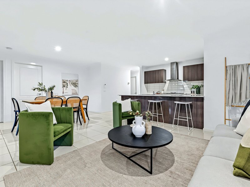 Photo - 13 Caversham Drive, Pakenham VIC 3810 - Image 7